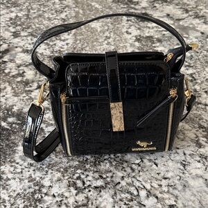 Chic Black Crocodile-Embossed Crossbody Bag
